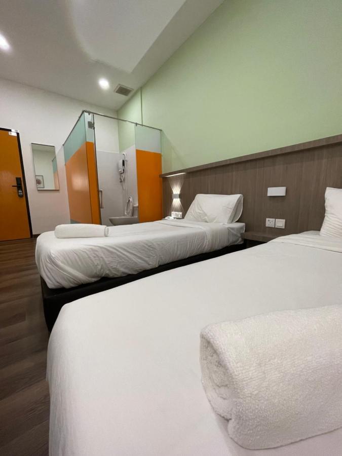 Benutten 99 Hotel Kampong Parit Tengah エクステリア 写真