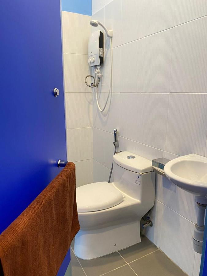 Benutten 99 Hotel Kampong Parit Tengah エクステリア 写真