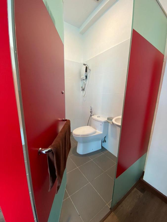 Benutten 99 Hotel Kampong Parit Tengah エクステリア 写真